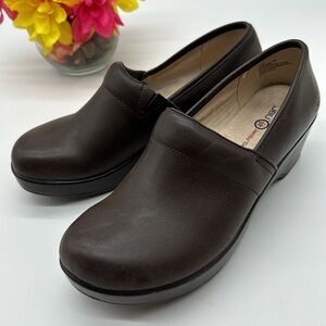Jambu Cordoba Brown Leather Clog Size 9 CM6116A